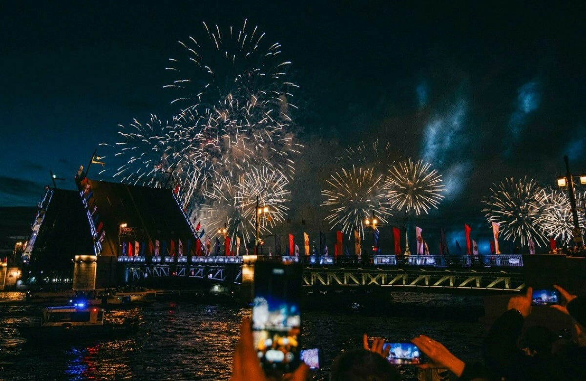 В День города Дворцовый мост разведут под звуки классической музыки - tvspb.ru