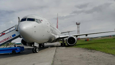 В Новокузнецке летевший в Петербург самолет выкатился за пределы взлетной полосы