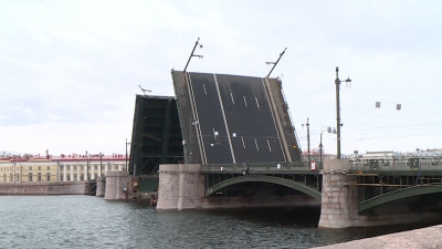 Директор «Мостотреста» рассказал об особенностях ремонта Биржевого моста