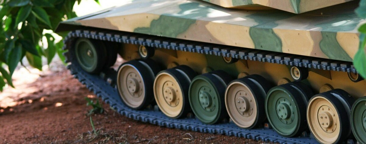Петербуржец собрал коллекцию из 900 моделей танков и попал в Книгу рекордов - tvspb.ru