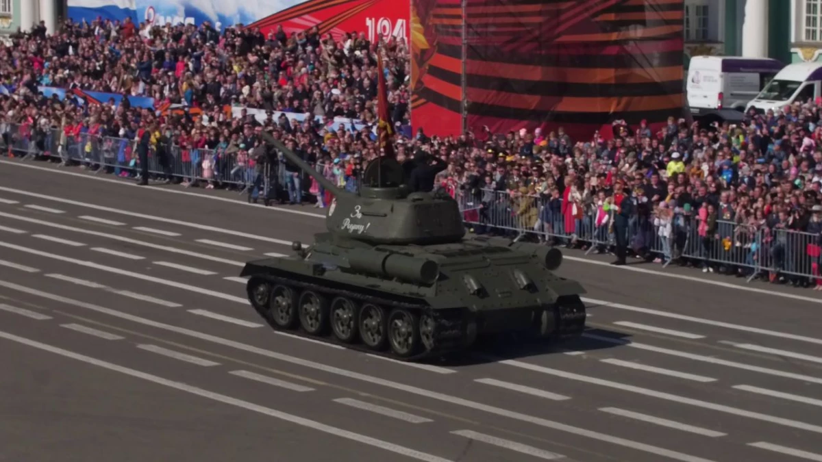 Александр Беглов: Танк Т-34 по традиции возглавит парад на Дворцовой площади - tvspb.ru