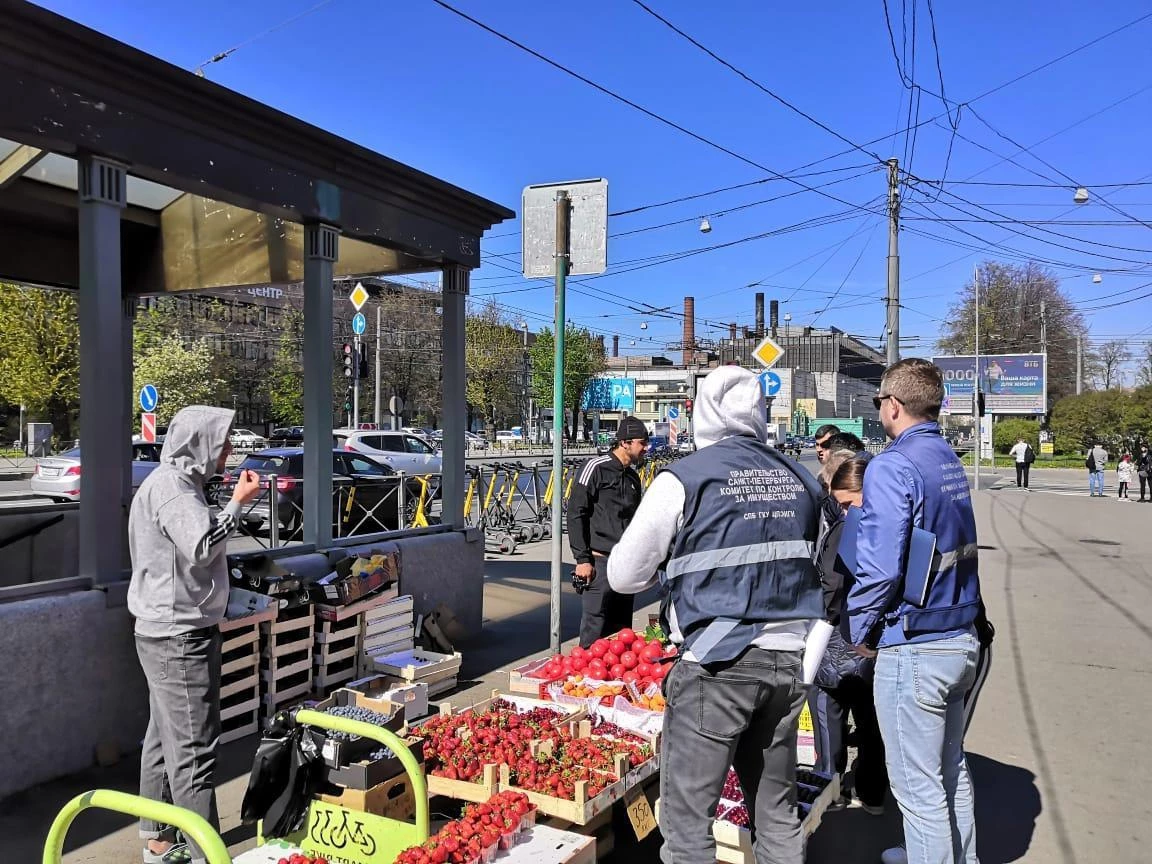 За неделю в Петербурге закрыли свыше сотни незаконных торговых точек - tvspb.ru