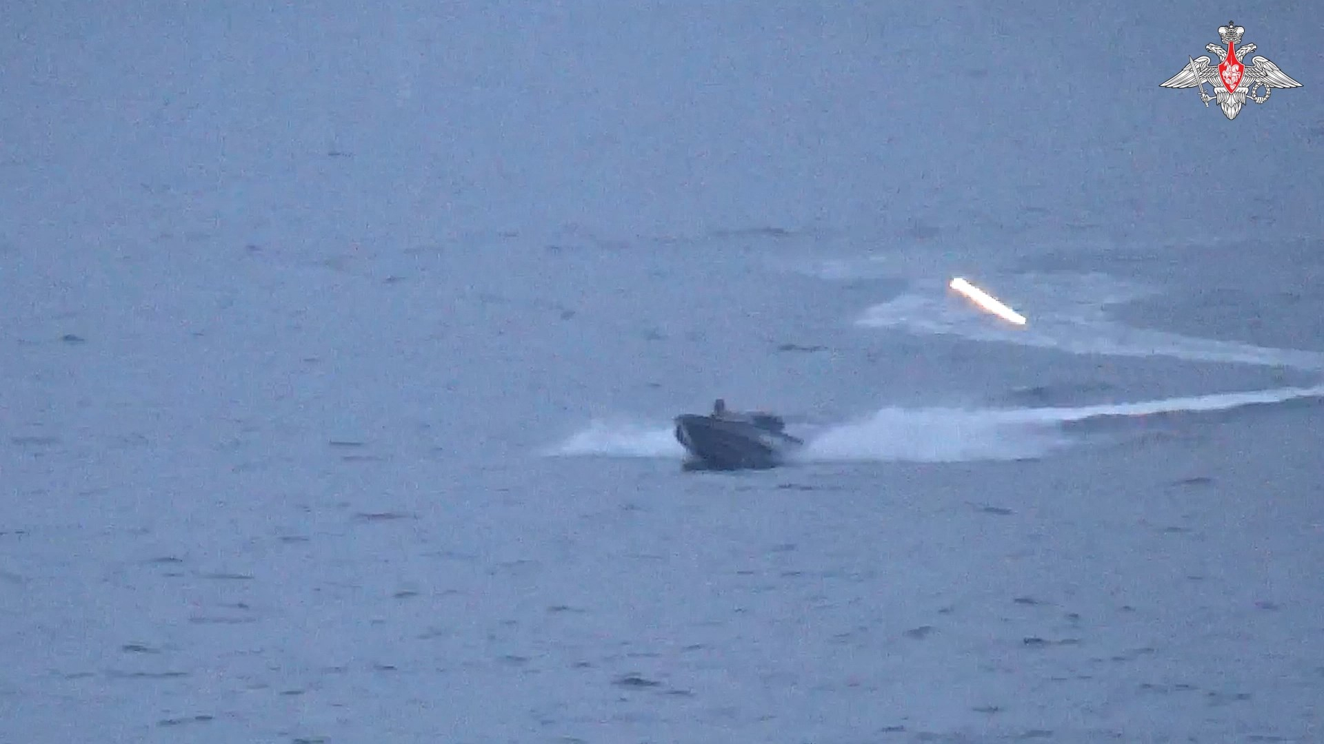 ВСУ атаковали корабль в черном море. Беспилотный надводный катер ВСУ. Катер беспилотник ВСУ. Украинский катер беспилотник. Украинские дроны атаковали