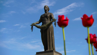 В Петербурге почтили память героических воинов-новосибирцев, сражавшихся на Ленинградском фронте