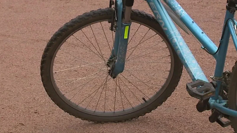 В Невском районе иномарка сбила 12-летнего мальчика на велосипеде - tvspb.ru