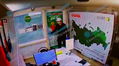 Налетчик в маске связал сотрудника офиса микрозаймов в Пушкине и украл 112 тысяч рублей