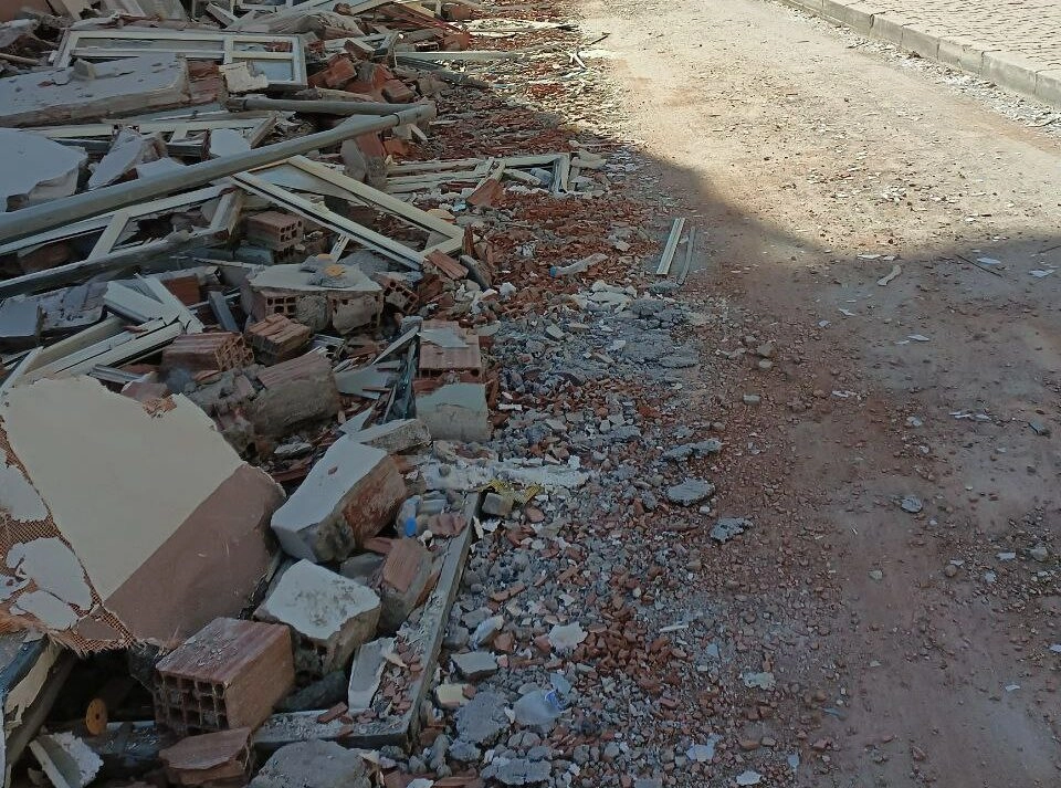 Новость о выжившем под завалами после землетрясения сирийце оказалась фейком - tvspb.ru