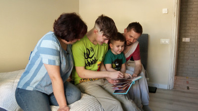 Петербургские семьи с детьми-инвалидами дополнительно поддержат 2 млрд рублей