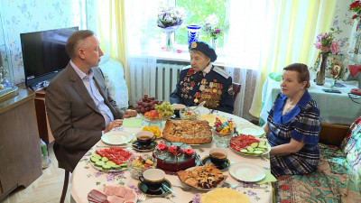 Александр Беглов поздравил со 100-летним юбилеем петербурженку Марию Пашкову