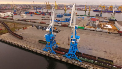 В Большой порт Петербурга вернулись грузы с импортными машинами