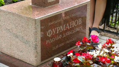 На Большеохтинском кладбище открыли памятник Рудольфу Фурманову