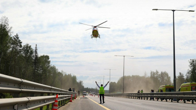 На трассе М-11 МЧС с помощью вертолета ликвидировал последствия учебной «аварии»