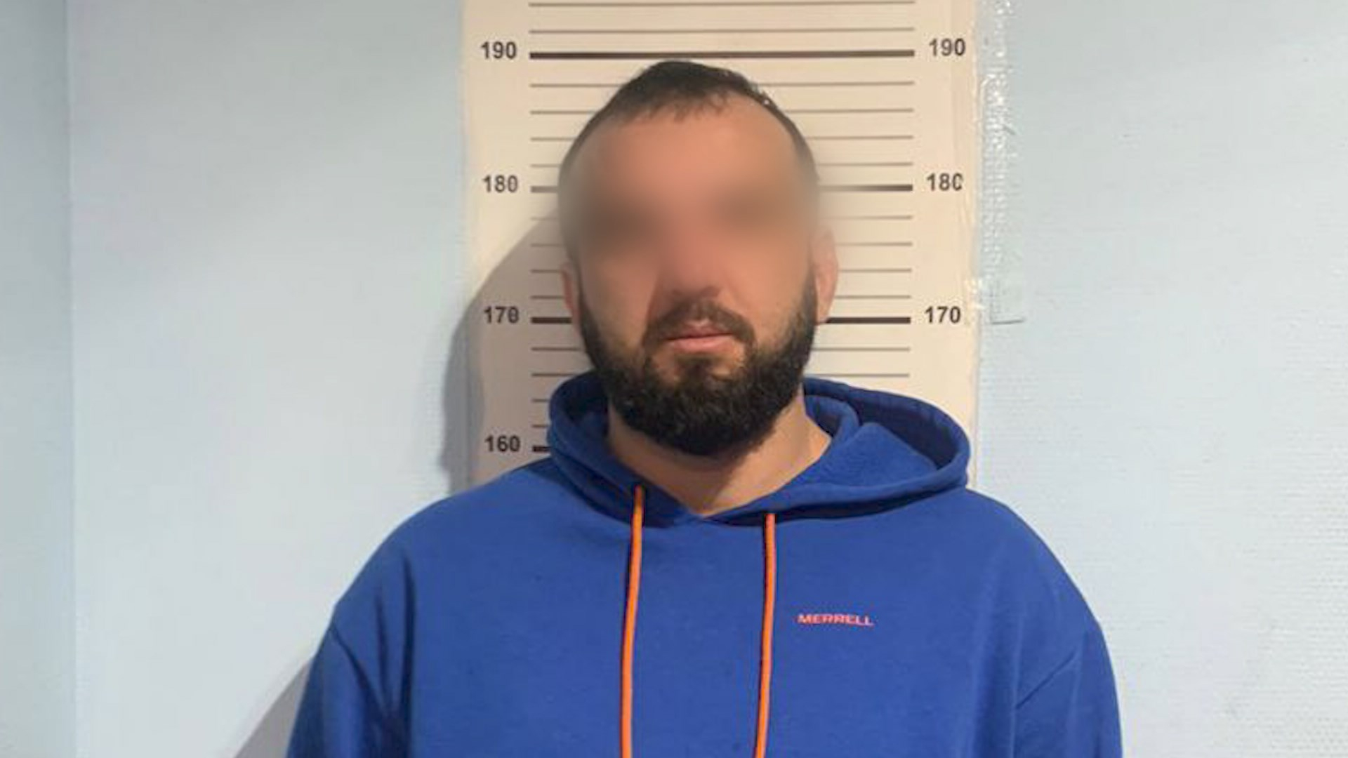 Идите вместе с логаном и обыщите полицейский участок