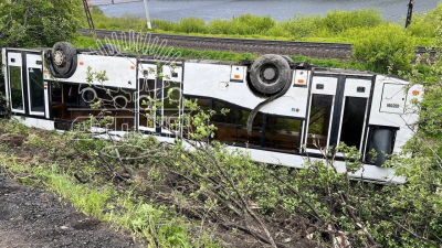 В Мурманской области перевернулся автобус с 25 пассажирами: 9 человек пострадали