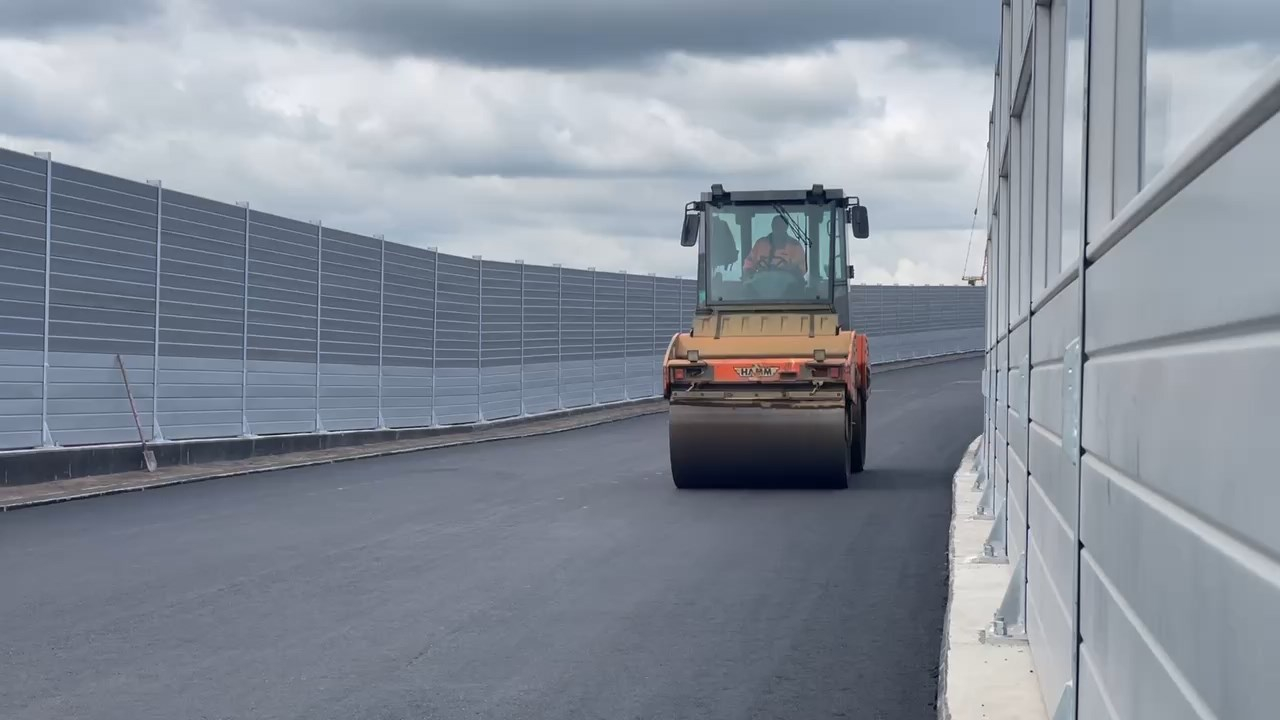 На Петрозаводском шоссе начали укладывать асфальт