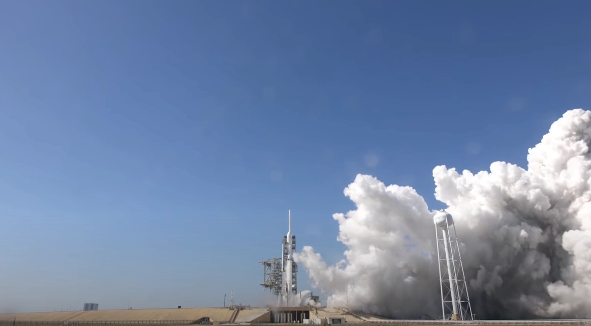 Space X перенес запуск грузового корабля Dragon к МКС - tvspb.ru