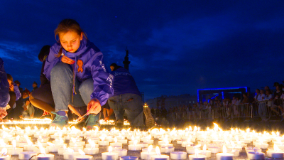 На Дворцовой площади зажгли 80 тысяч свечей в память о жертвах Великой Отечественной войны
