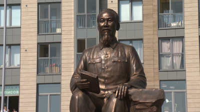В Петербурге открыли памятник первому президенту Вьетнама Хо Ши Мину