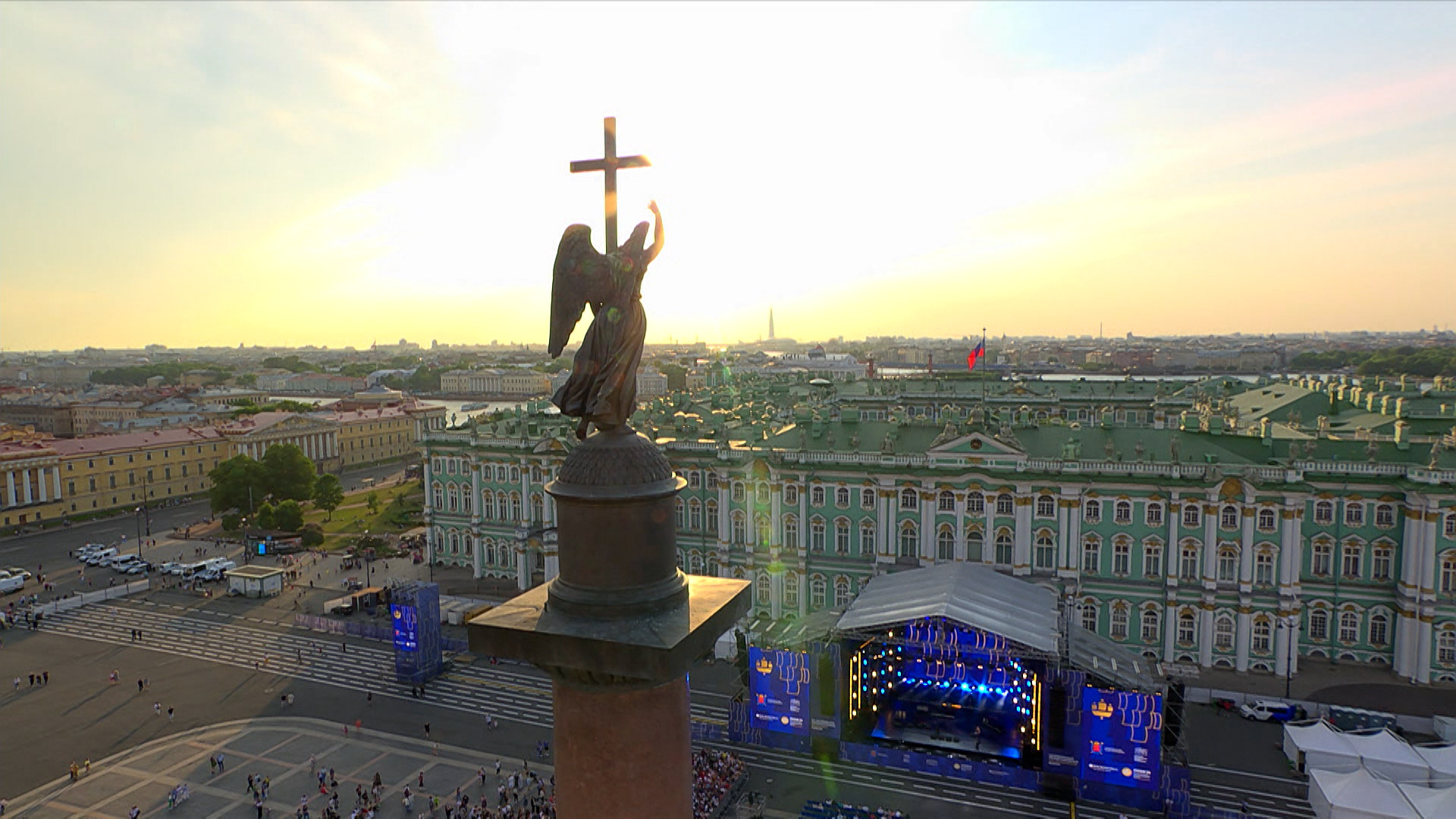 Лучшие форумы петербурга. Дворцовая площадь в Санкт-Петербурге. Дворцовая площадь в Санкт-Петербурге фото. Санкт-Петербург 22 июня Дворцовая площадь. Статусы Питер Дворцовой.