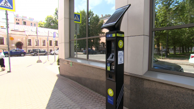 В Петроградском районе с 1 июля начнет работать система платной парковки