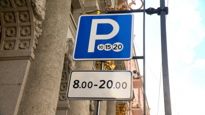 В Петербурге будут проводить уборку платных парковок от снега