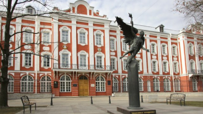 На Университетской набережной установят фонтаны и памятник Сергею Уварову в честь 300-летия СПбГУ