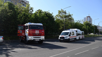 Обстрел городов Белгородской области спровоцировал пожар на предприятии: двое ранены