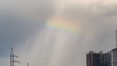 Как северное сияние, только днём: небо Петербурга украсила необычная радуга