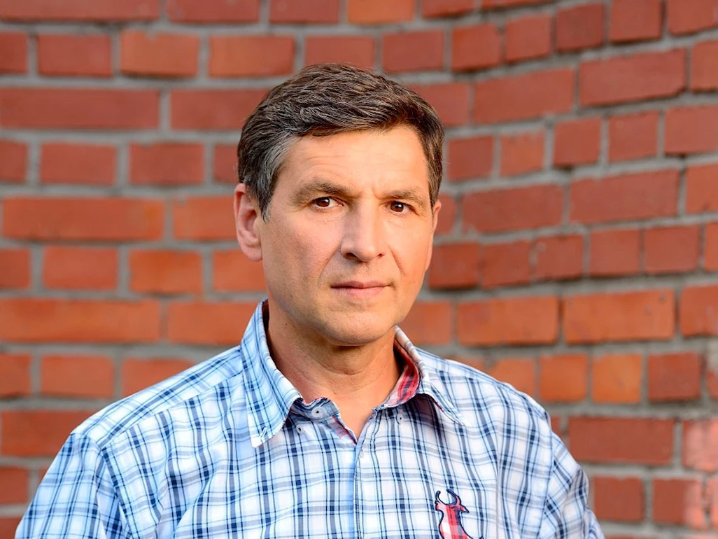 Депутат ЗакСа Далматов отказался от мандата по семейным обстоятельствам - tvspb.ru