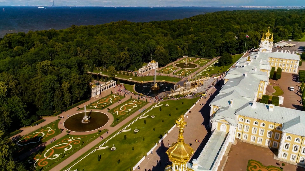 Парки Петергофа закрыли из-за плохой погоды | Телеканал Санкт-Петербург