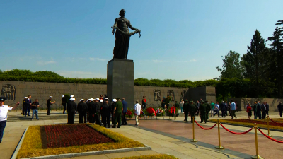В Петербурге почтили память погибших в Великую Отечественную войну минутой молчания