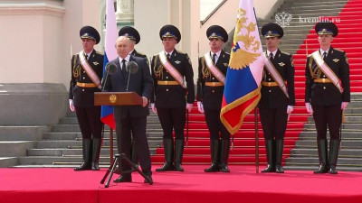 Путин поблагодарил силовиков за верность народу России в критический момент
