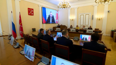 Итоги ПМЭФ, новые школы, ремонт теплосетей: в Смольном состоялось рабочее совещание