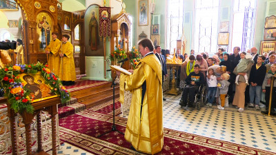 Православные верующие отмечают день Тихвинской иконы Божией Матери