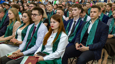 В Исаакиевском соборе вручили красные дипломы выпускникам университета путей сообщения