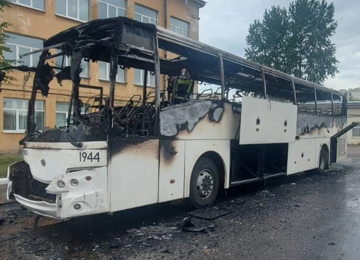 Прокуратура установит, что стало причиной пожара в автобусе на Днепропетровской улице - tvspb.ru