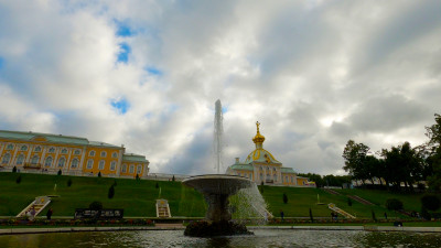В Петербурге в выходные будет тепло и облачно, к ночи пойдет дождь