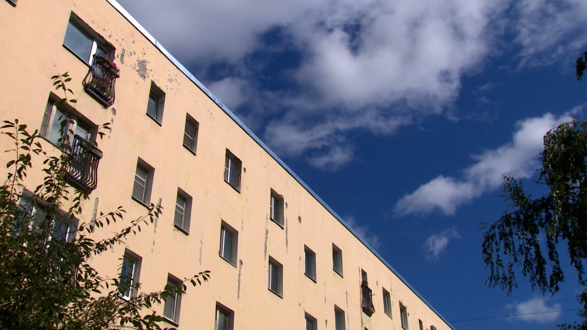 В Сертолово подросток разбился, спрыгнув с крыши после ссоры с подругой - tvspb.ru