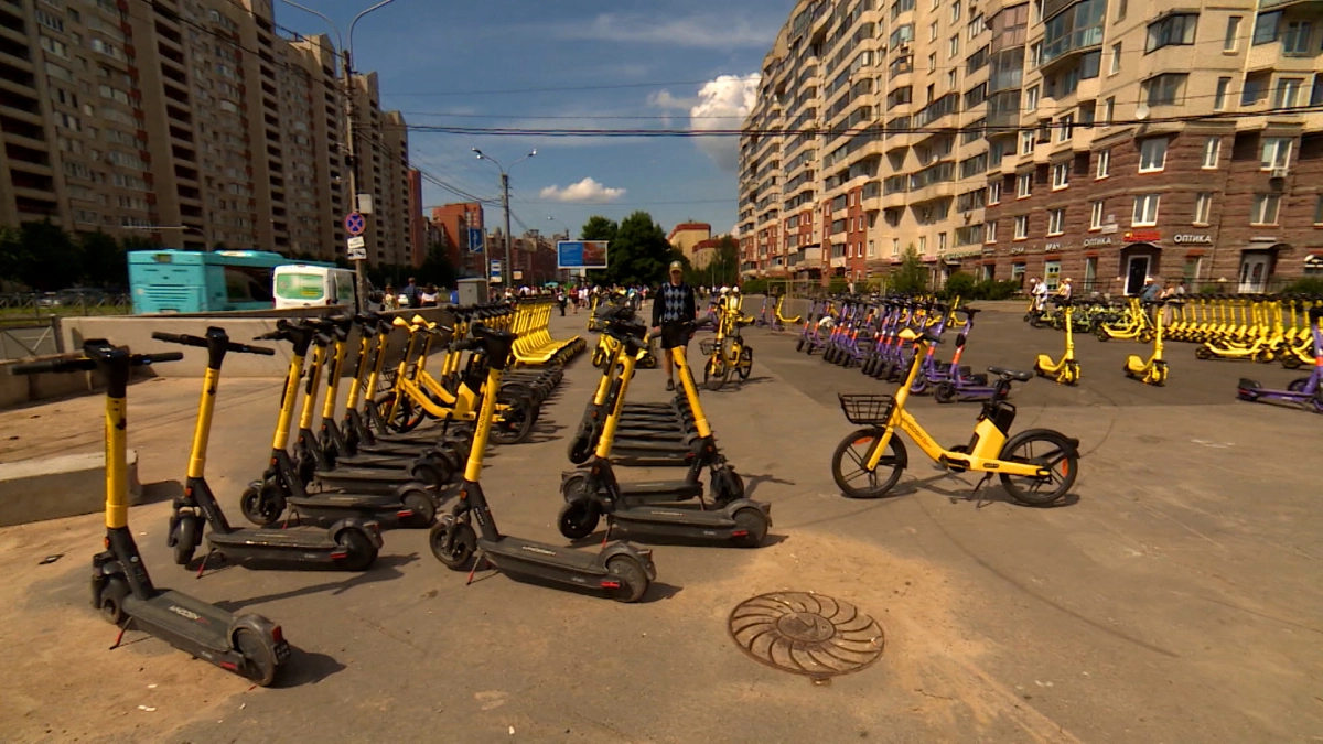 В Москве, Петербурге и Алматы электросамокаты начали оснащать шлемами - tvspb.ru