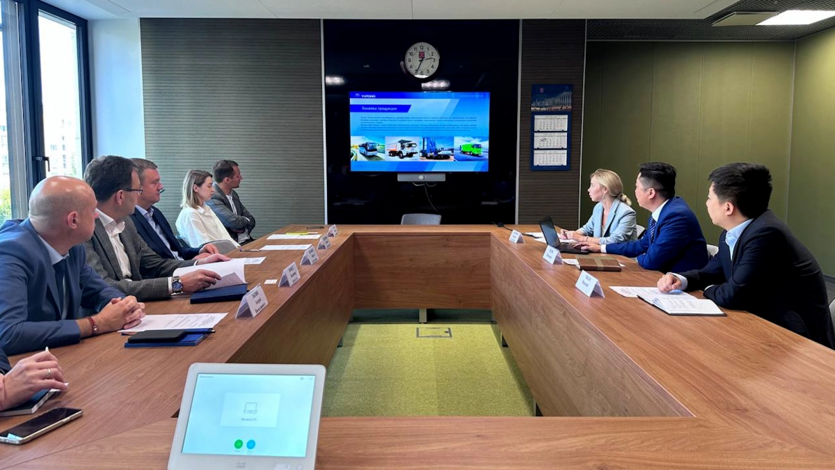В Петербурге прошла встреча с представителями китайской компании, занимающейся производством автобусов среднего и большого классов - tvspb.ru