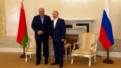 В Константиновском дворце прошли переговоры Владимира Путина и Александра Лукашенко
