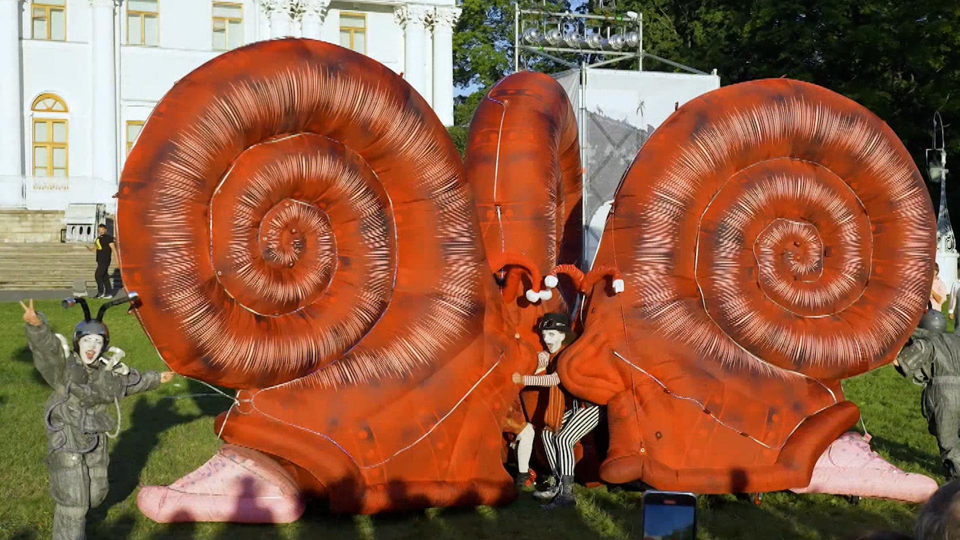 Фестиваль уличных театров. Елагин остров фестиваль уличных театров. Международный фестиваль уличных театров архангельск. Уличный театр. Фестиваль театров на елагином острове 2024.