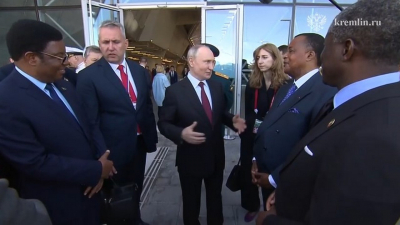 Владимир Путин проводил участников саммита Россия – Африка в Музей военно-морской славы