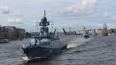 Парад ко Дню Военно-морского флота ограничит движение в центре Петербурга