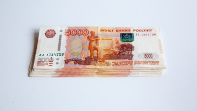 Мошенники предлагают россиянам обменивать старые пятитысячные банкноты на новые