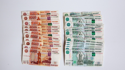 В Петербурге разыскивают мошенников, выманивших у пенсионера более 9,4 млн рублей