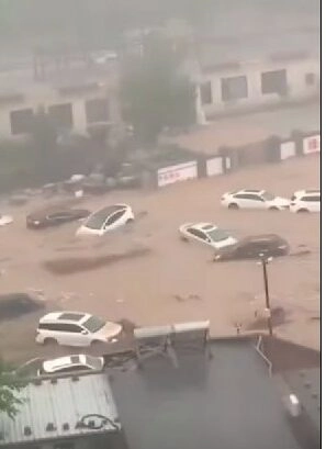 Крупное наводнение в Китае: более 50 тысяч человек эвакуированы, есть погибшие - tvspb.ru