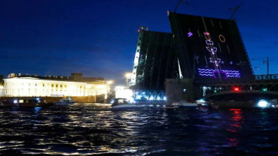 В День семьи, любви и верности петербуржцы смогут насладиться звуковым шоу «Поющие мосты»