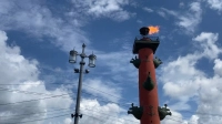 Факелы Ростральных колонн зажглись в честь Дня Победы