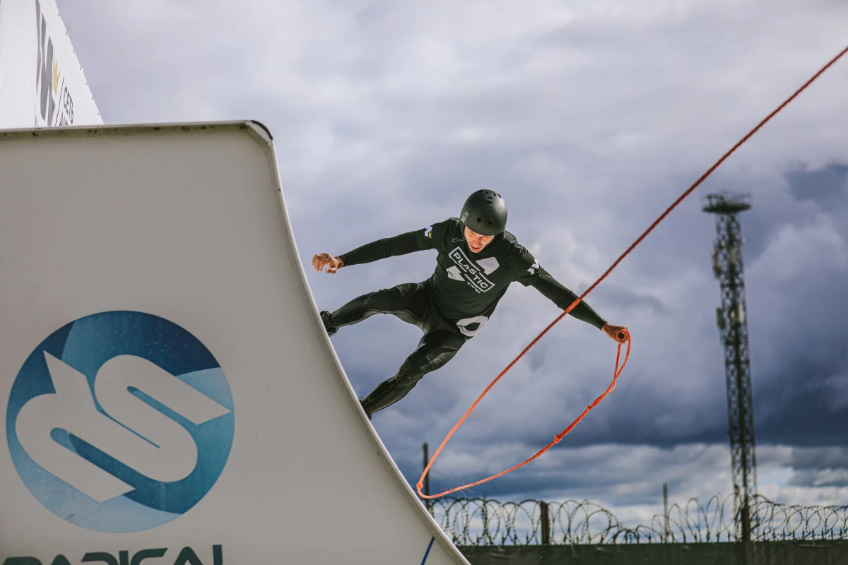 В Кронштадте пройдут соревнования по кабельному вейкборду «ПЛАСТИК И ТОЧКА!» - tvspb.ru